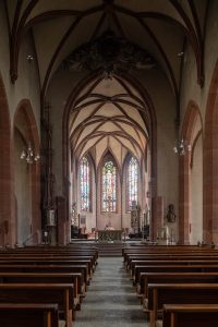 Interieurfotografie vom Hauptchor in der Stiftskirche Baden-Baden vor der Sanierung - Eindrucksvolle Schönheit und historischer Charme