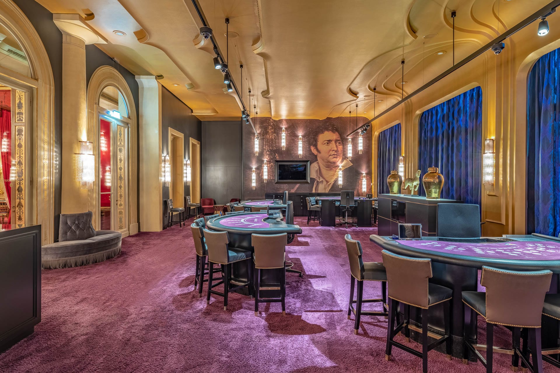 Symetrische Interieufotografie vom Salon Bénazet im Casino Baden-Baden