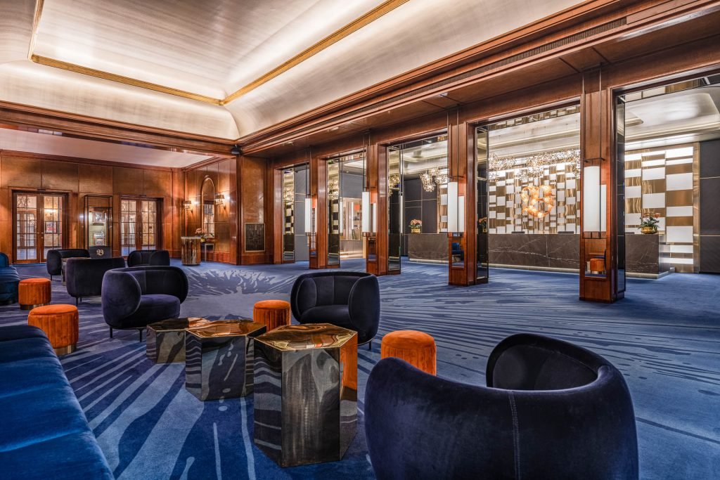 Lobby Being Blue II Königsblaue Empfang des Casino Baden-Baden, mit luxuriösem Interieur und elegantem Ambiente
