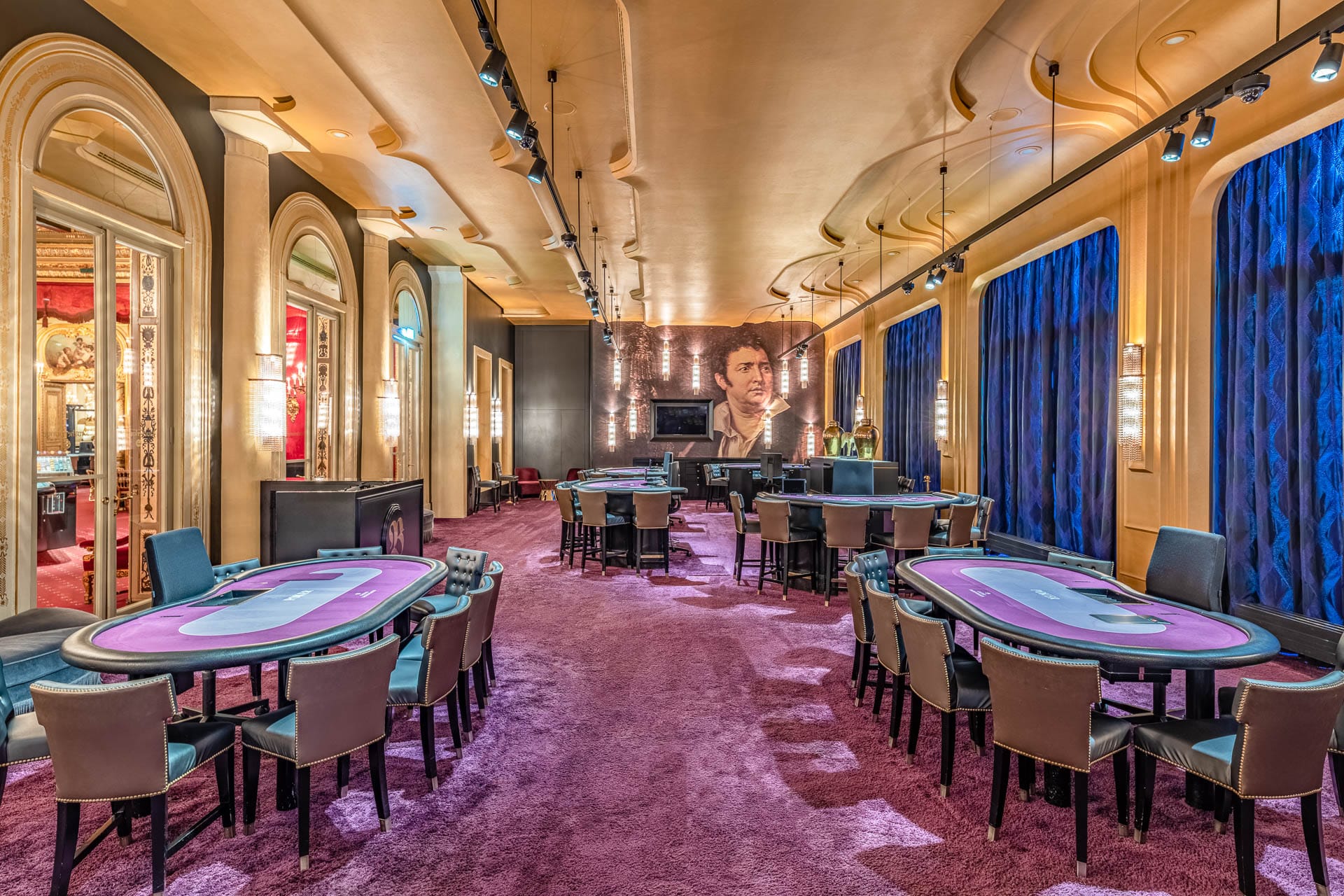 Symetrische Interieufotografie vom Saal Bénazet im Casino Baden-Baden.