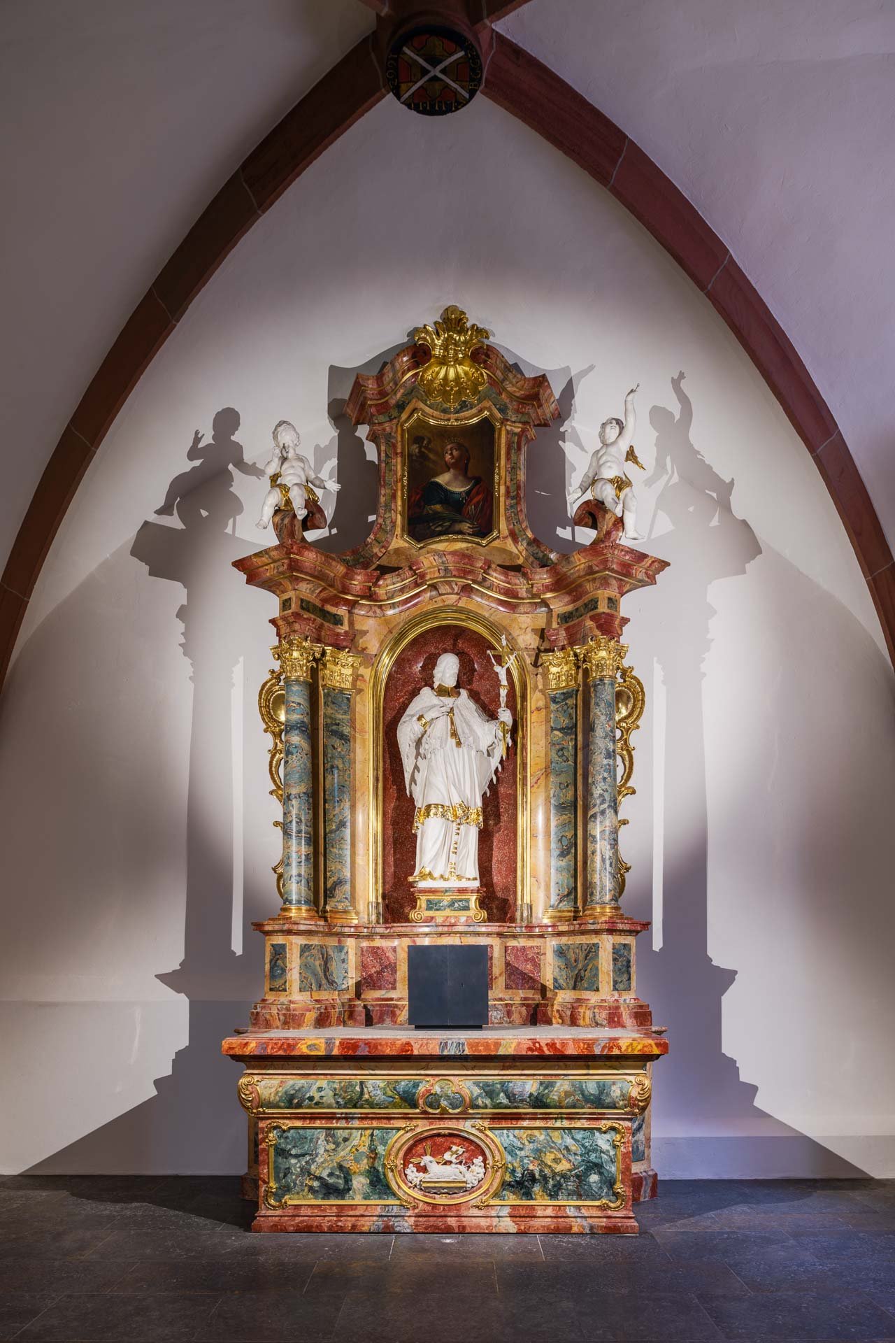 Nepomuk-Chor der Stiftskirche Baden-Baden – Barocker Seitenaltar mit Statue des Heiligen Johannes Nepomuk